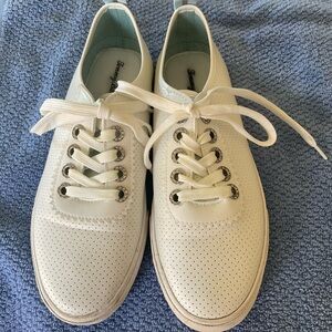 Ladies Tommy Bahama sneakers